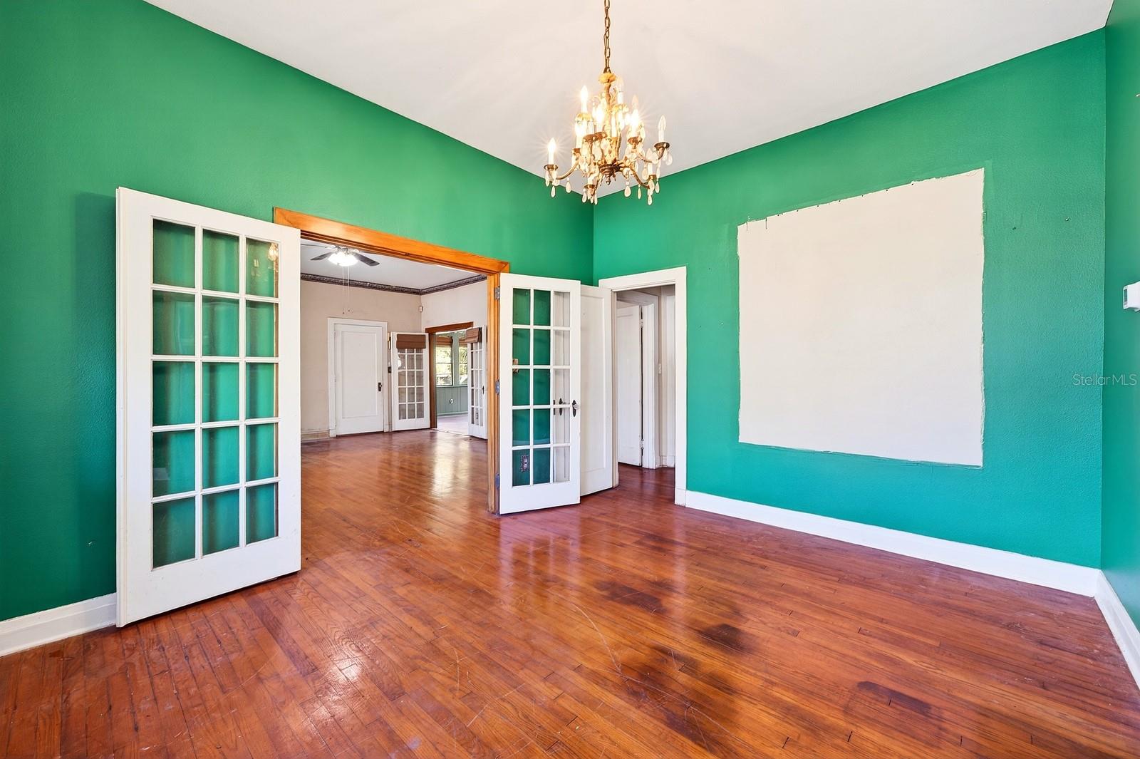 Image 17 of 50 For 1318 Park Avenue