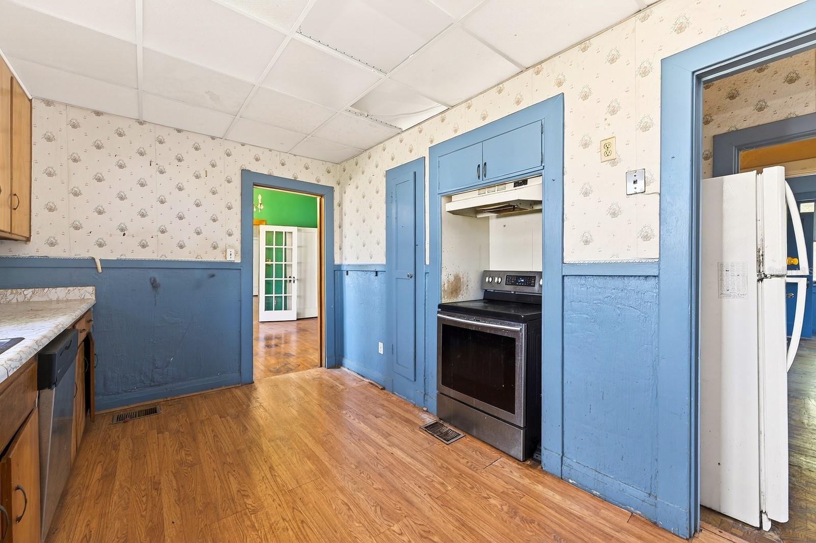 Image 23 of 50 For 1318 Park Avenue