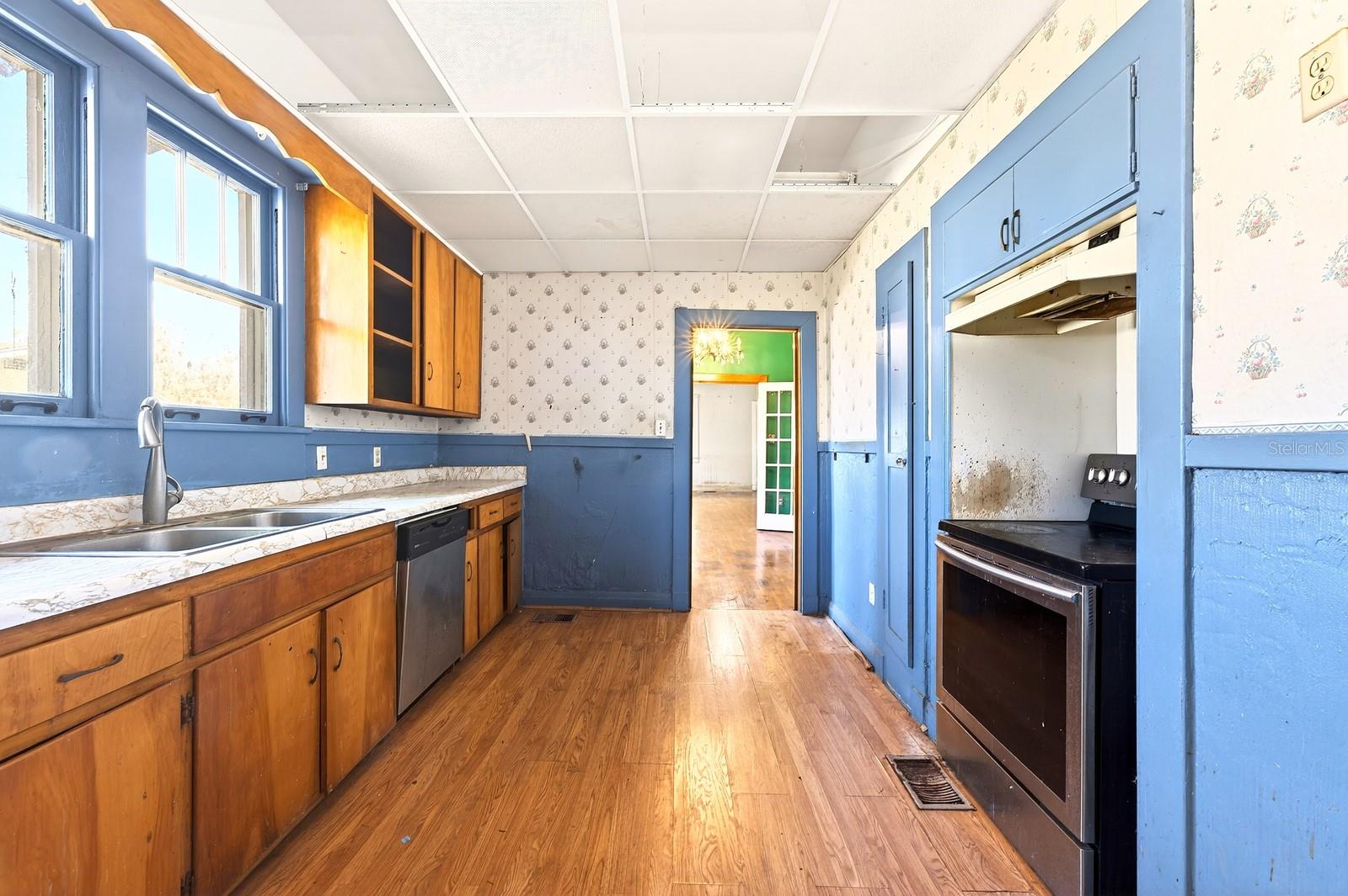 Image 25 of 50 For 1318 Park Avenue