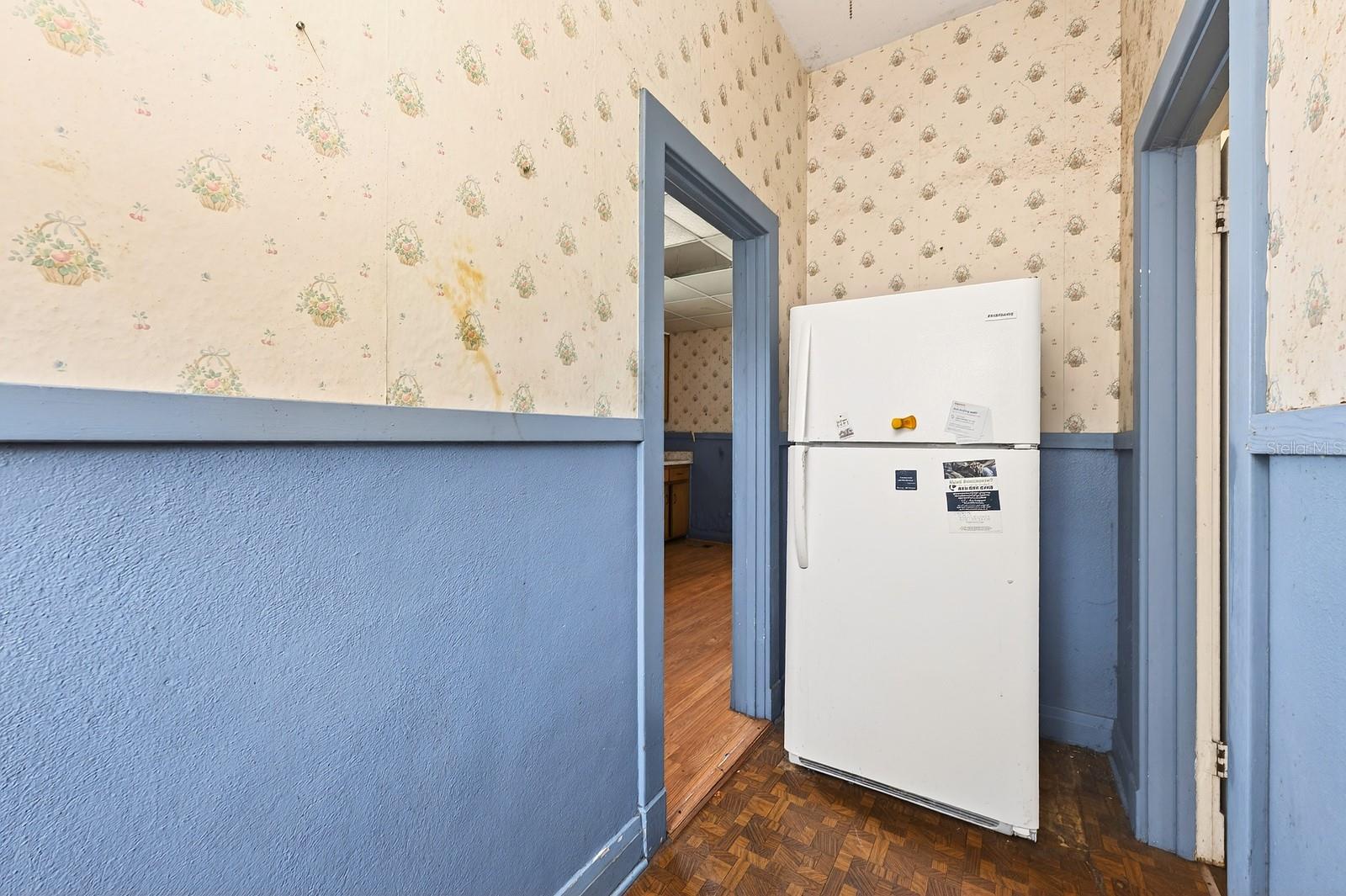 Image 28 of 50 For 1318 Park Avenue