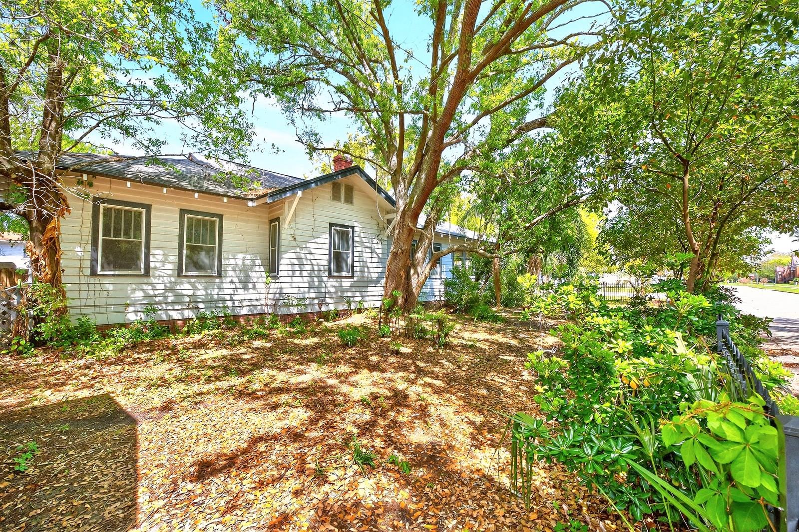 Image 3 of 50 For 1318 Park Avenue