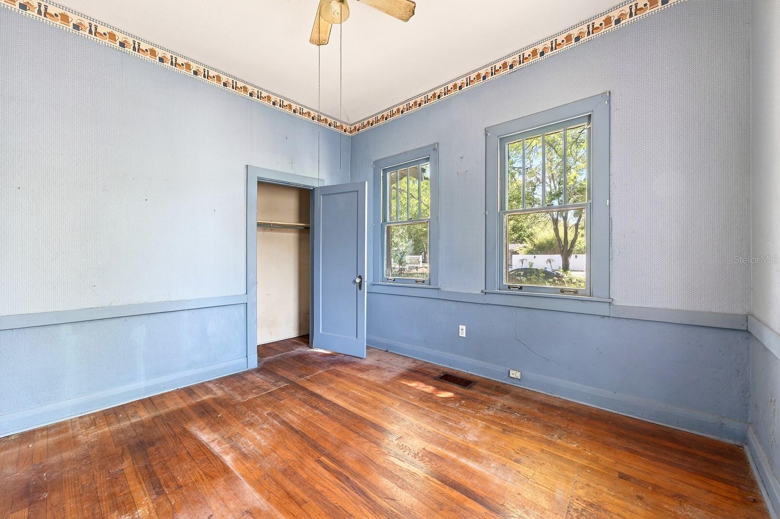 Image 31 of 50 For 1318 Park Avenue