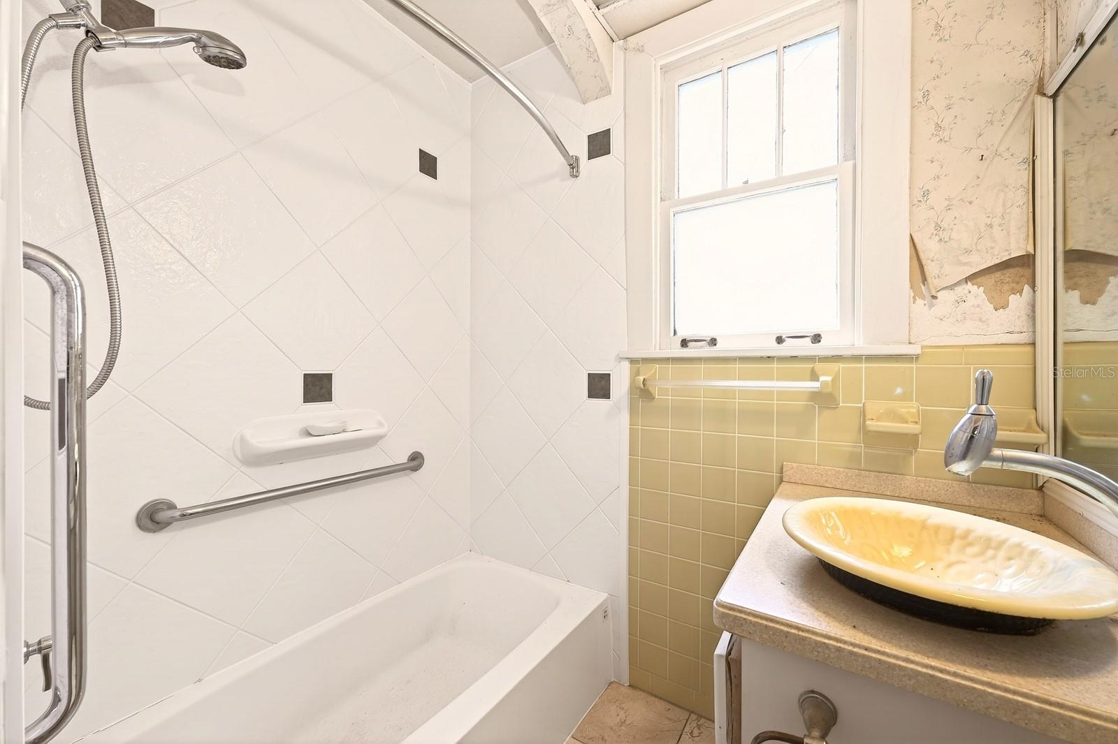 Image 35 of 50 For 1318 Park Avenue