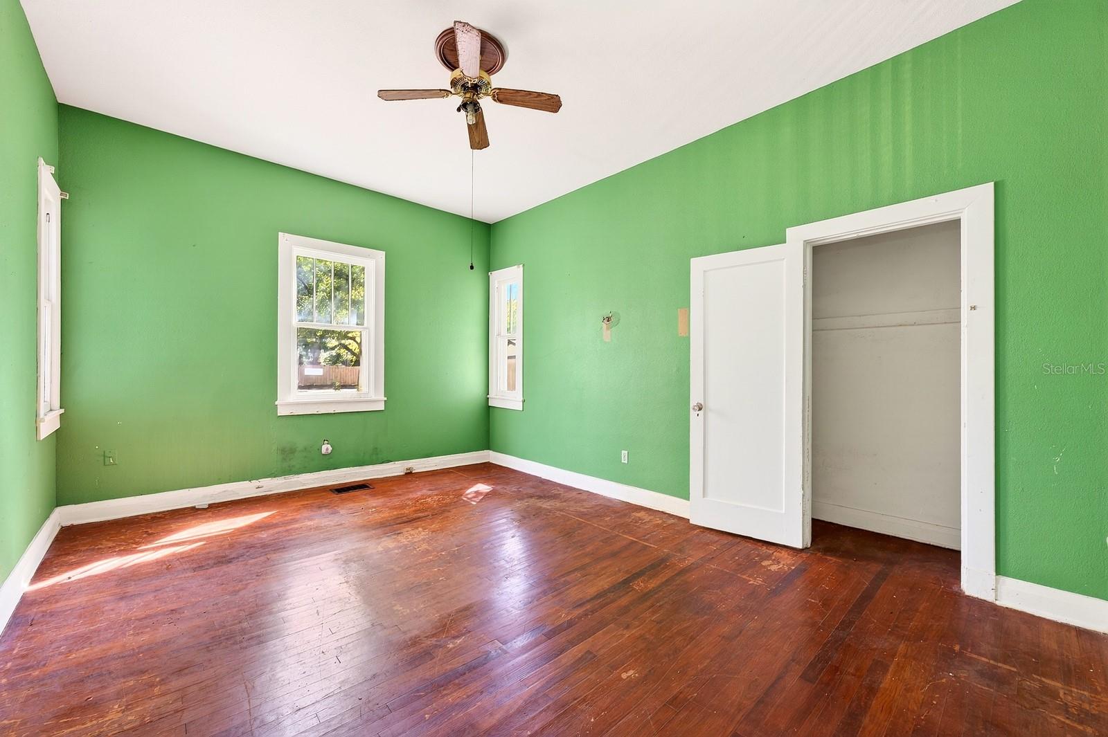 Image 37 of 50 For 1318 Park Avenue