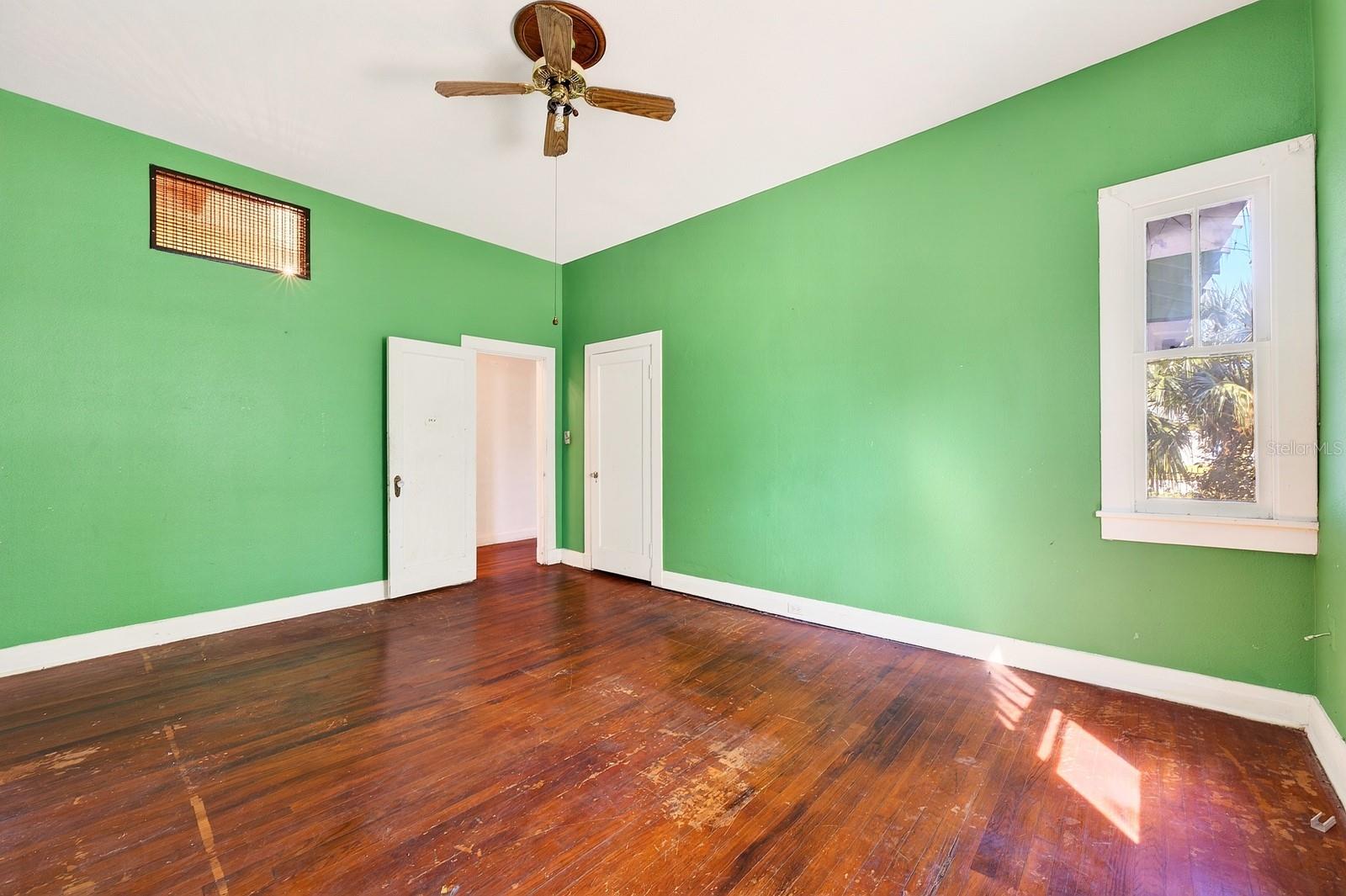 Image 39 of 50 For 1318 Park Avenue