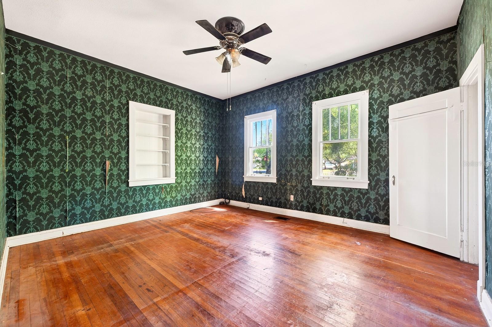 Image 40 of 50 For 1318 Park Avenue