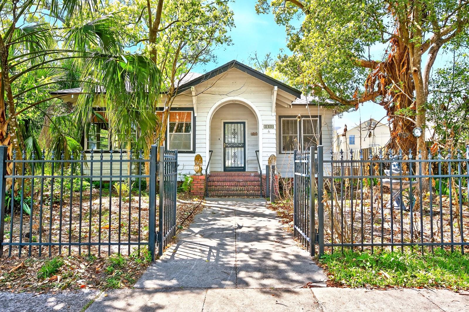 Image 5 of 50 For 1318 Park Avenue