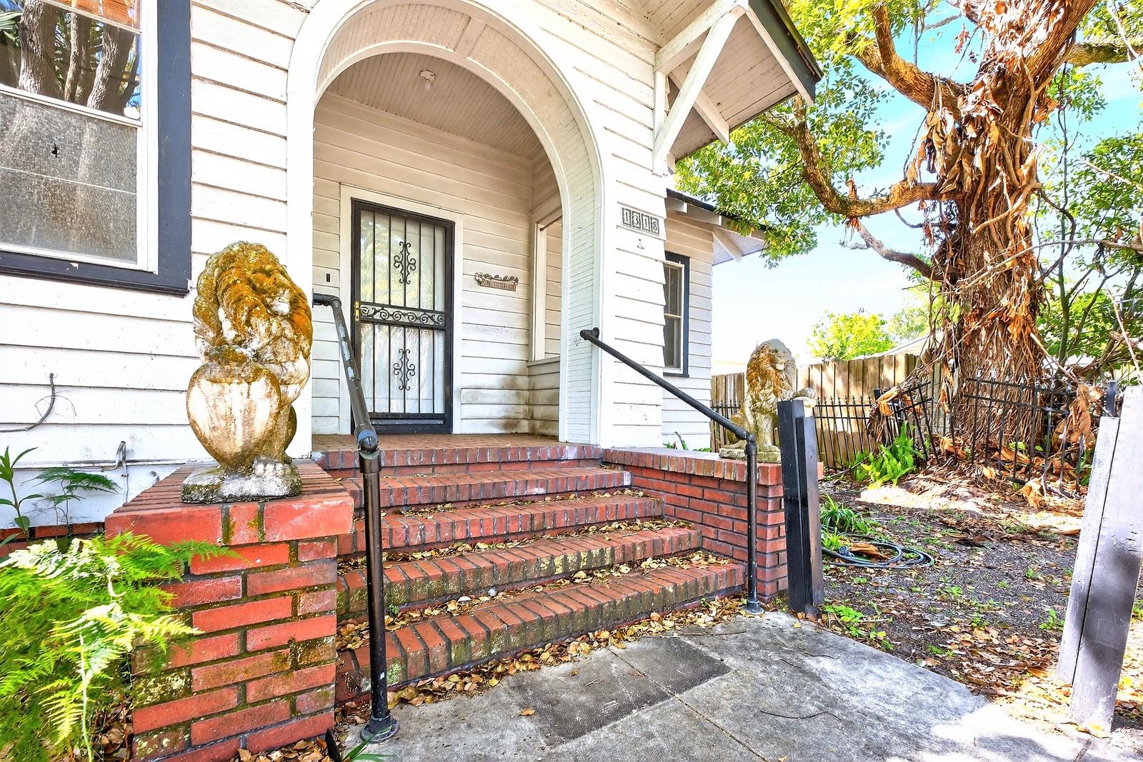 Image 7 of 50 For 1318 Park Avenue