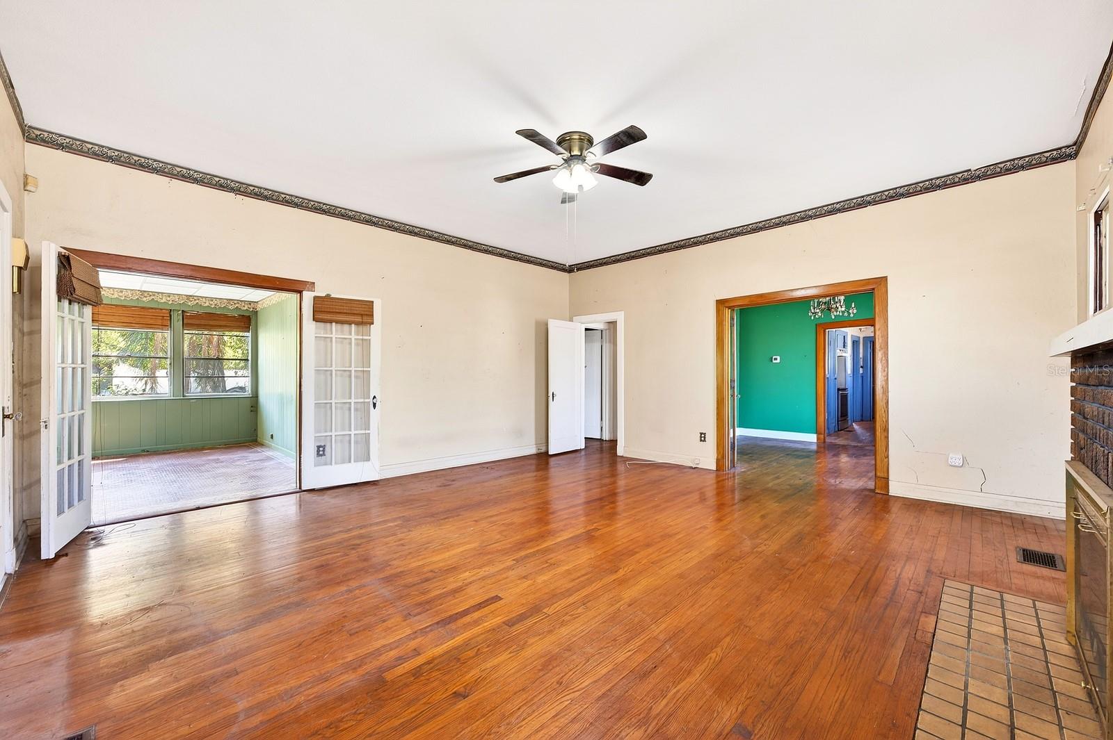 Image 8 of 50 For 1318 Park Avenue