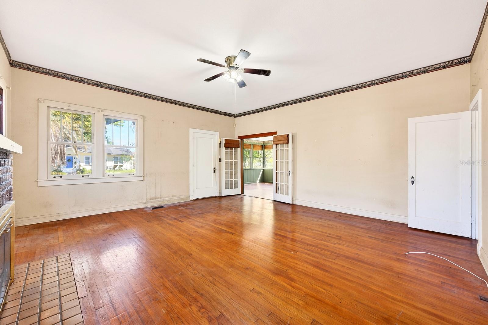 Image 9 of 50 For 1318 Park Avenue