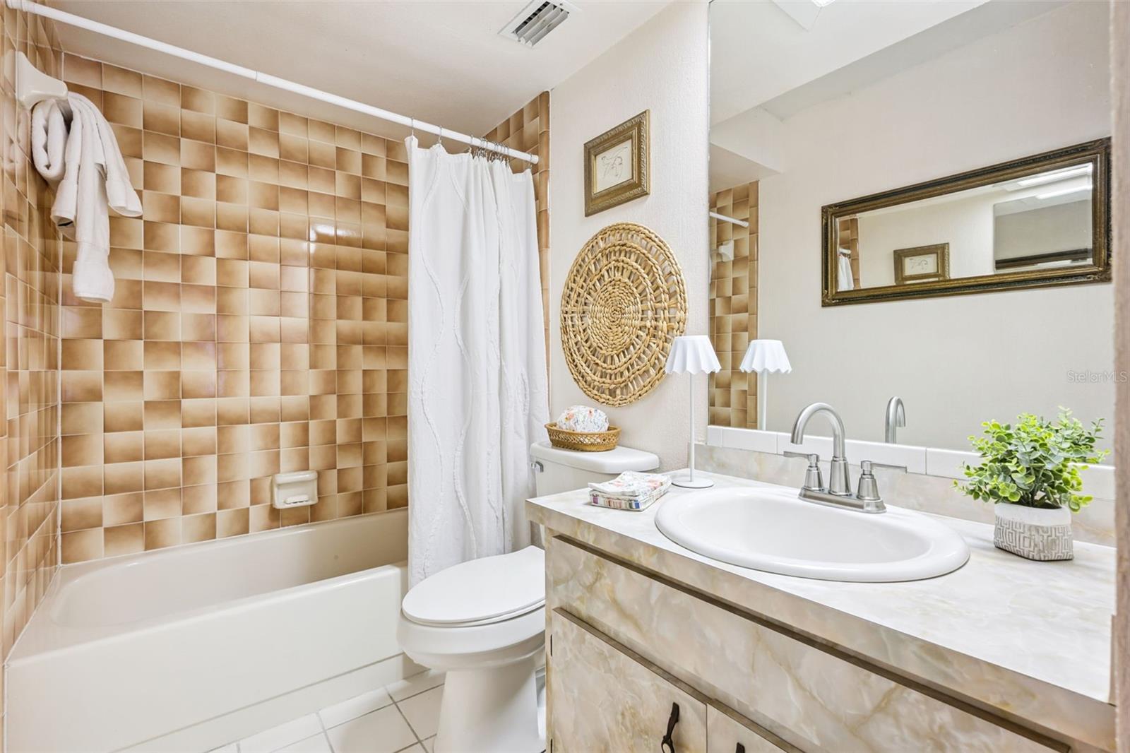 Image 14 of 25 For 3095 Bridgehampton Lane