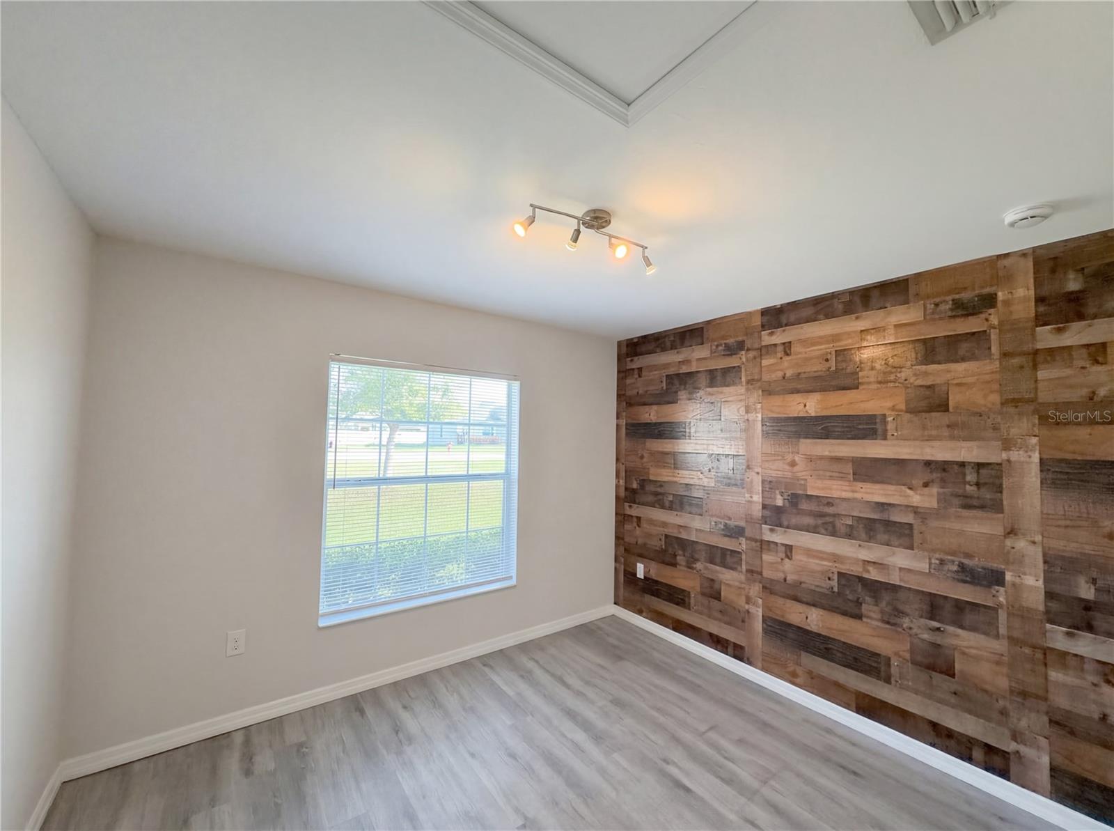 Image 15 of 21 For 264 Hidden Lake Lane