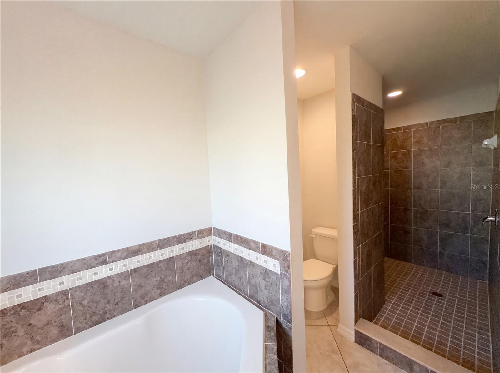 Image 16 of 21 For 264 Hidden Lake Lane