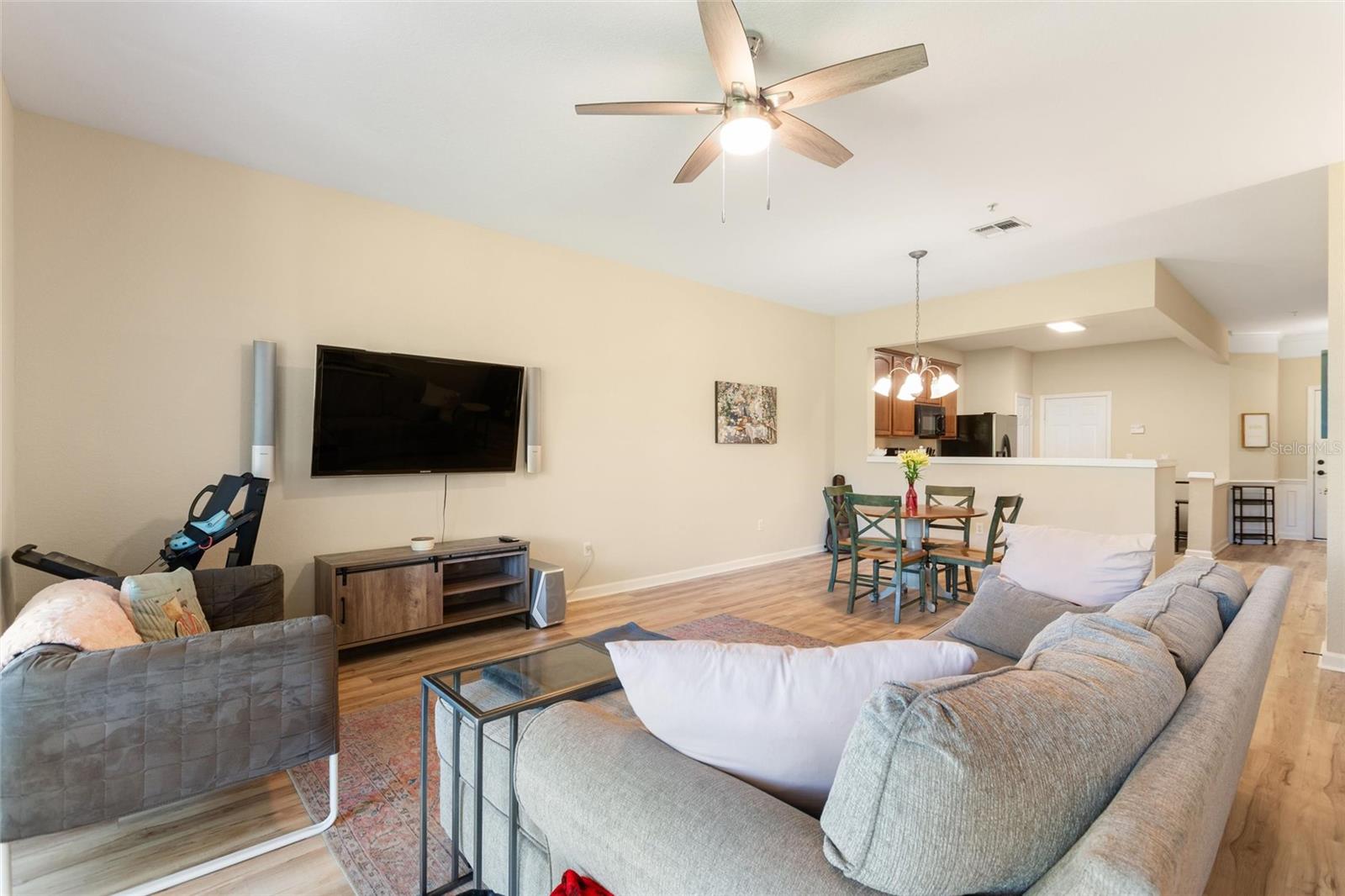 Image 15 of 43 For 6342 Daysbrook Drive 103