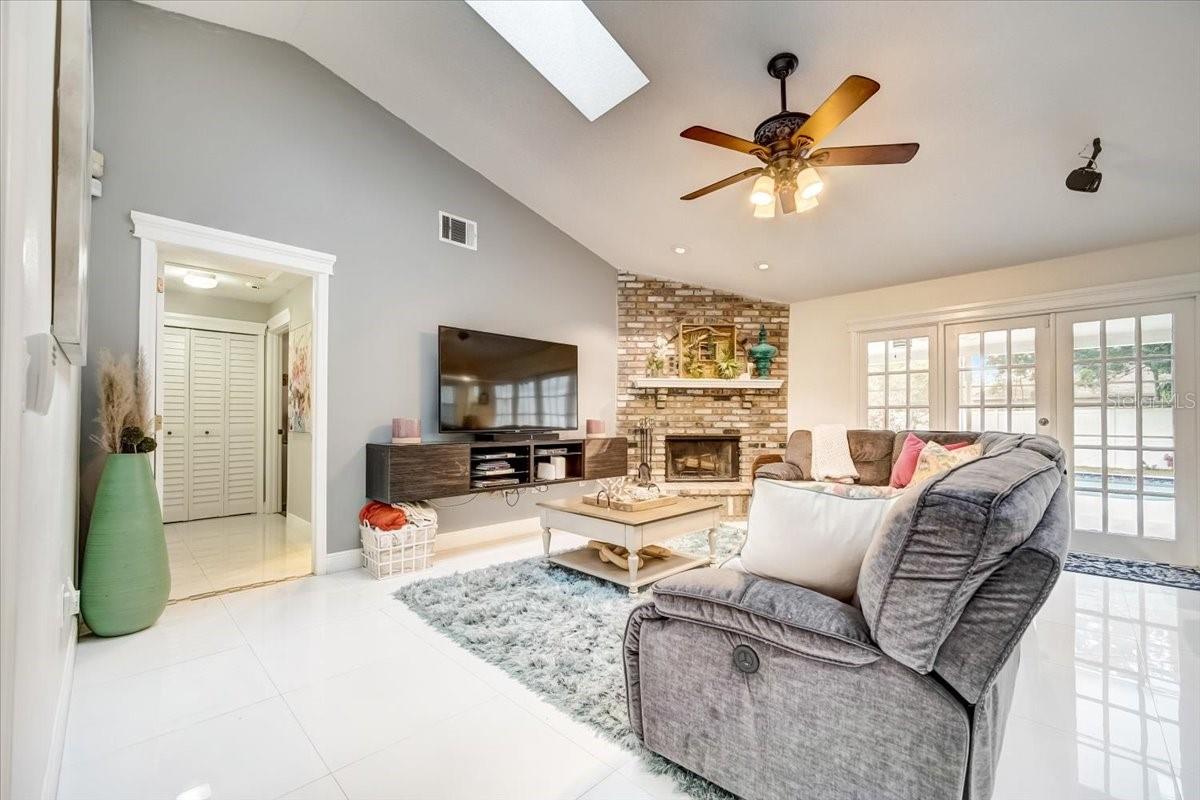 Image 12 of 71 For 7233 Branchtree Drive