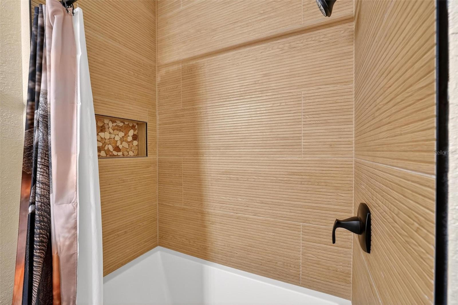 Image 40 of 62 For 2774 Almaton Loop 105