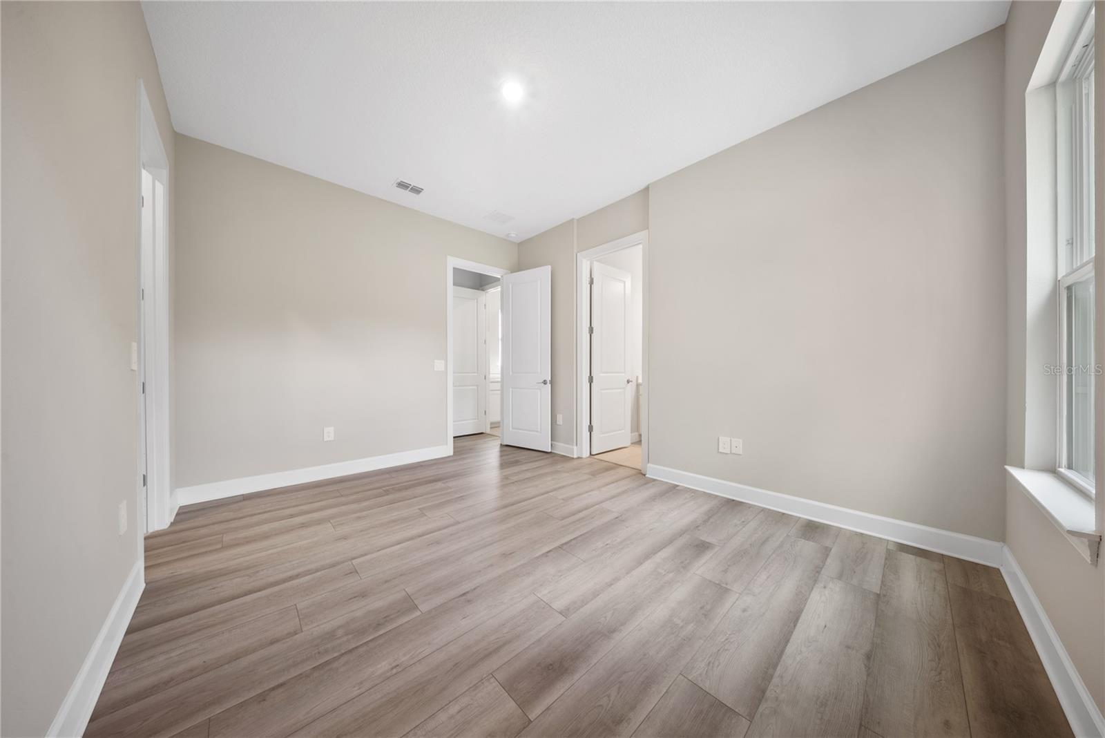 Image 16 of 53 For 10199 Brocksport Circle