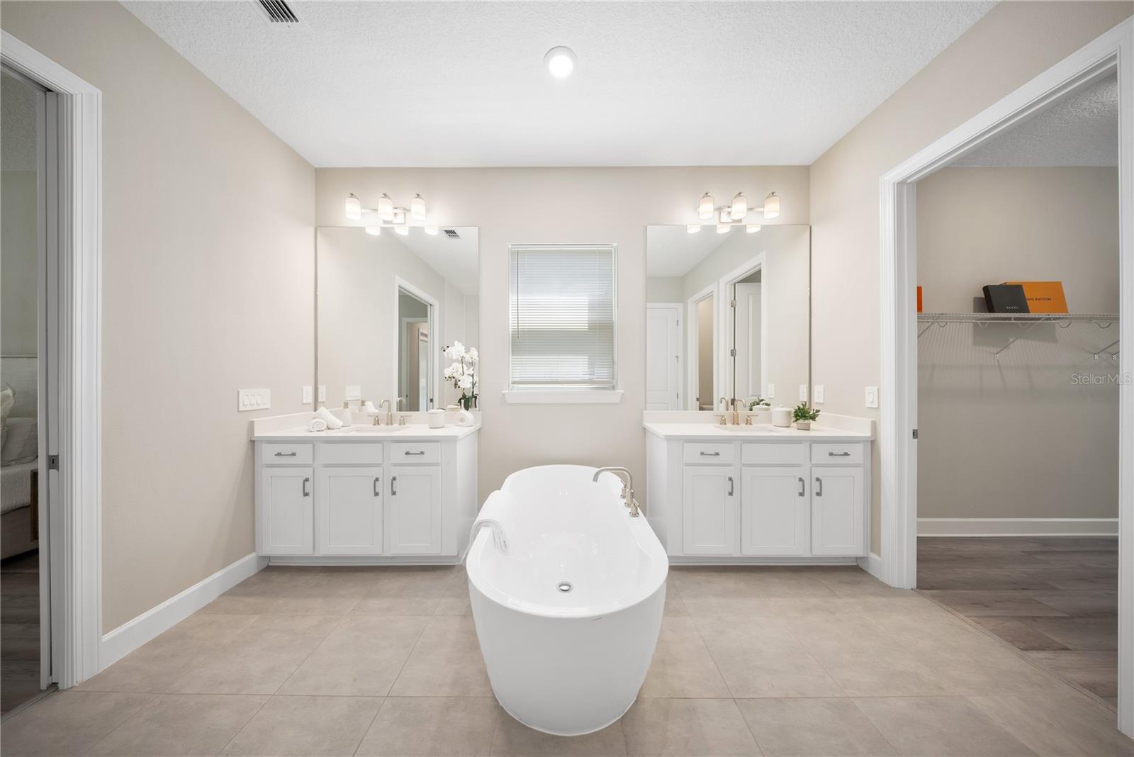 Image 25 of 53 For 10199 Brocksport Circle