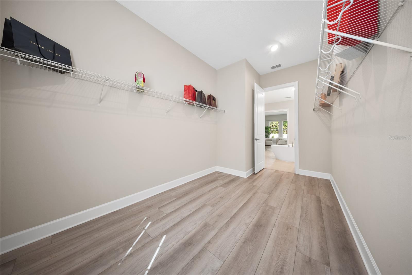 Image 26 of 53 For 10199 Brocksport Circle