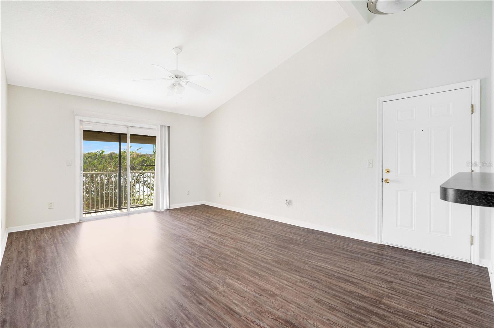 Image 3 of 20 For 145 Pearl Lake Causeway 202