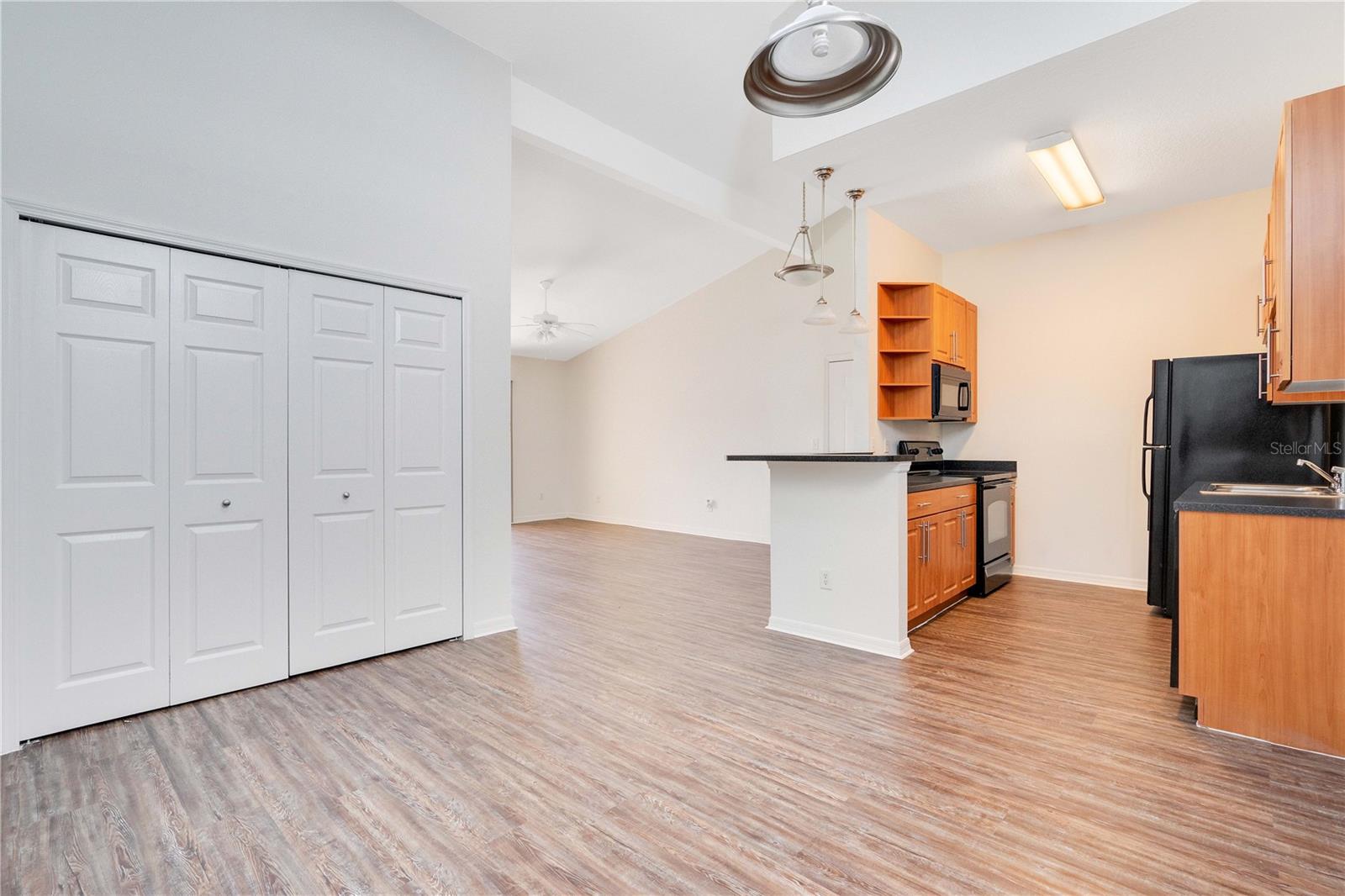 Image 8 of 20 For 145 Pearl Lake Causeway 202