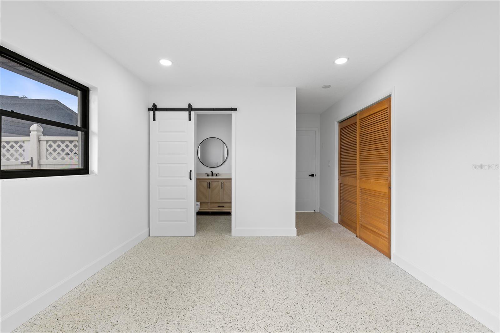 Image 17 of 40 For 909 Marabon Avenue