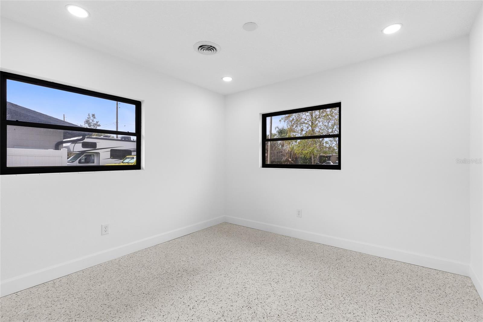 Image 20 of 40 For 909 Marabon Avenue