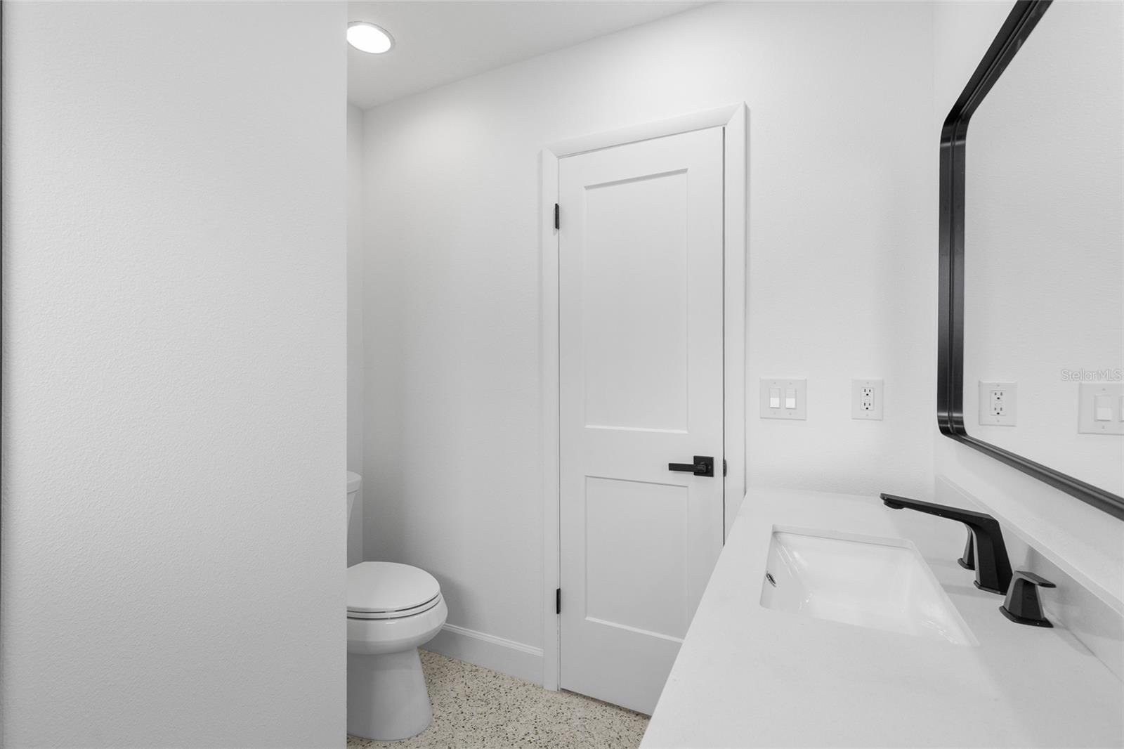 Image 22 of 40 For 909 Marabon Avenue