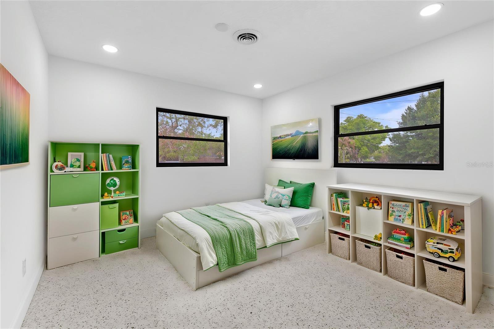 Image 23 of 40 For 909 Marabon Avenue