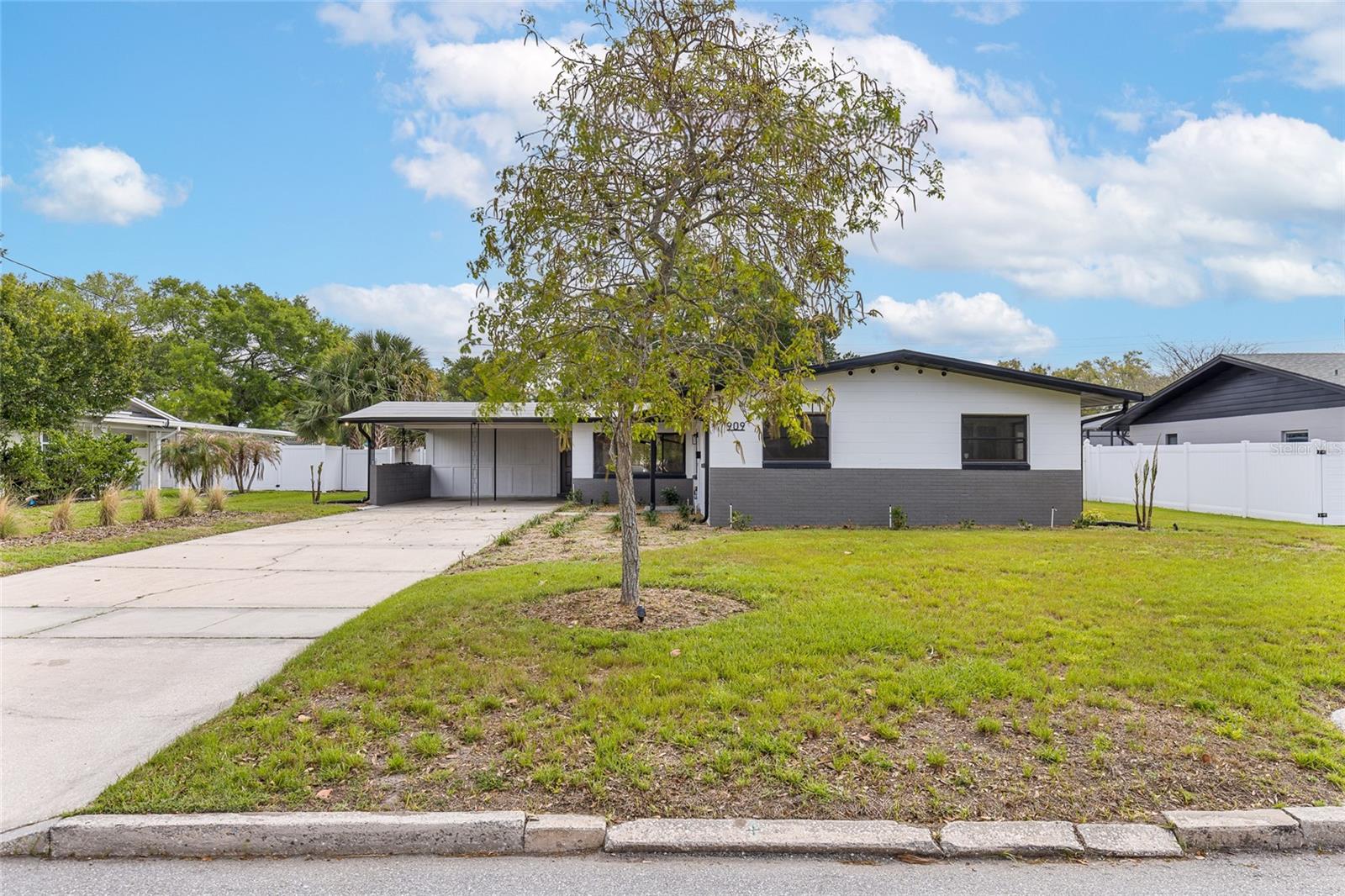 Image 4 of 40 For 909 Marabon Avenue