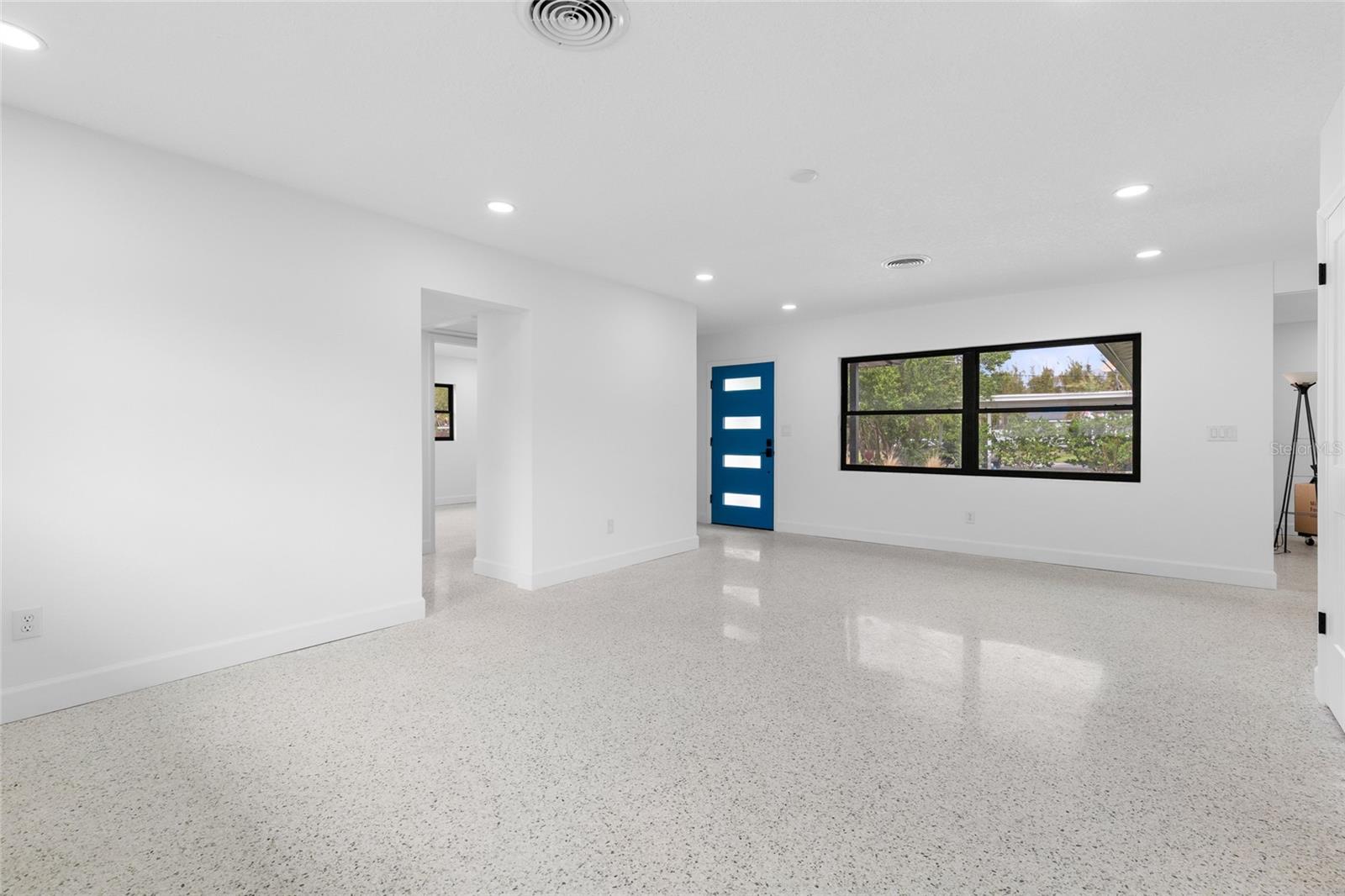 Image 8 of 40 For 909 Marabon Avenue