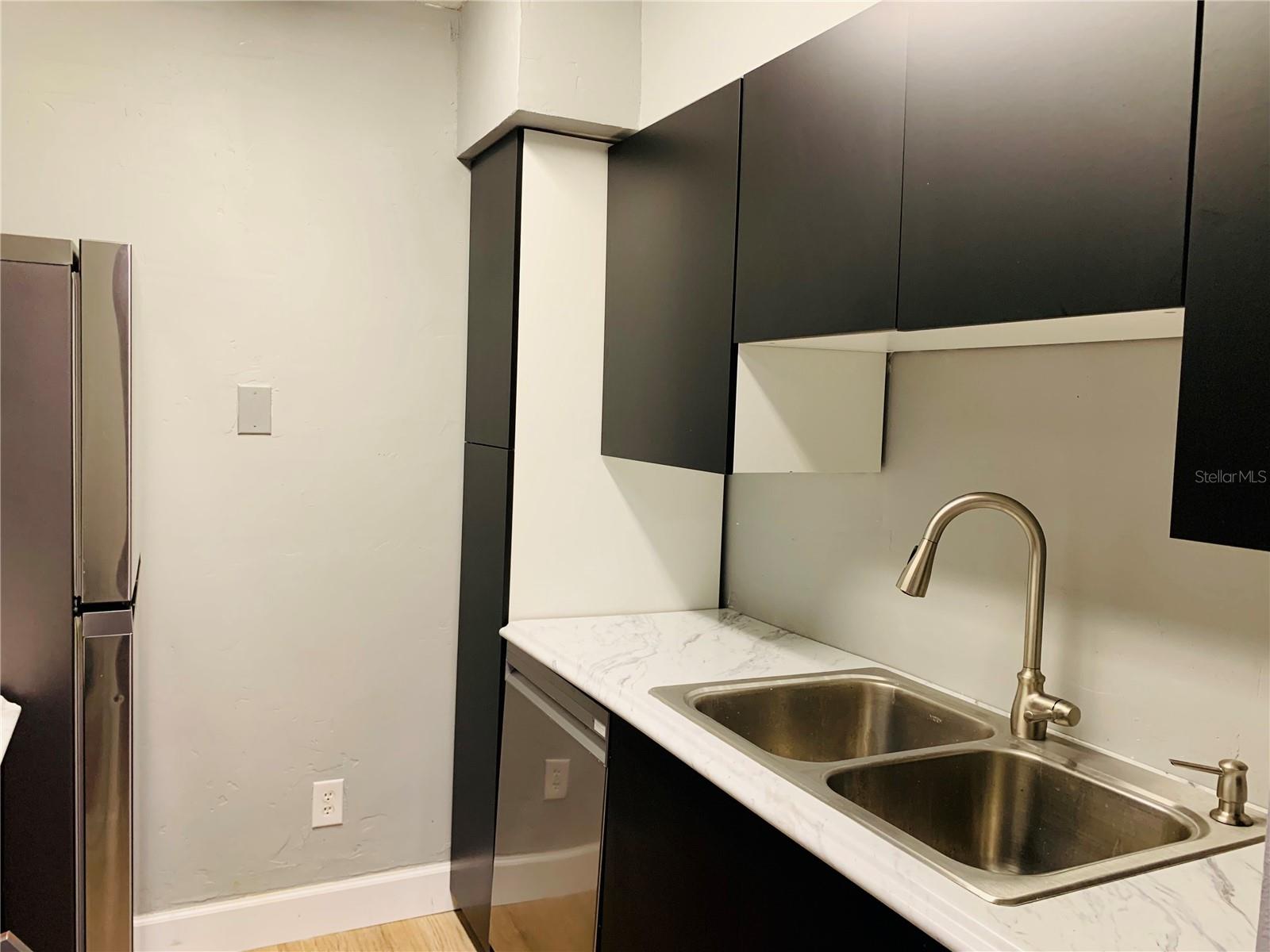 Image 6 of 16 For 435 Wymore Road 207