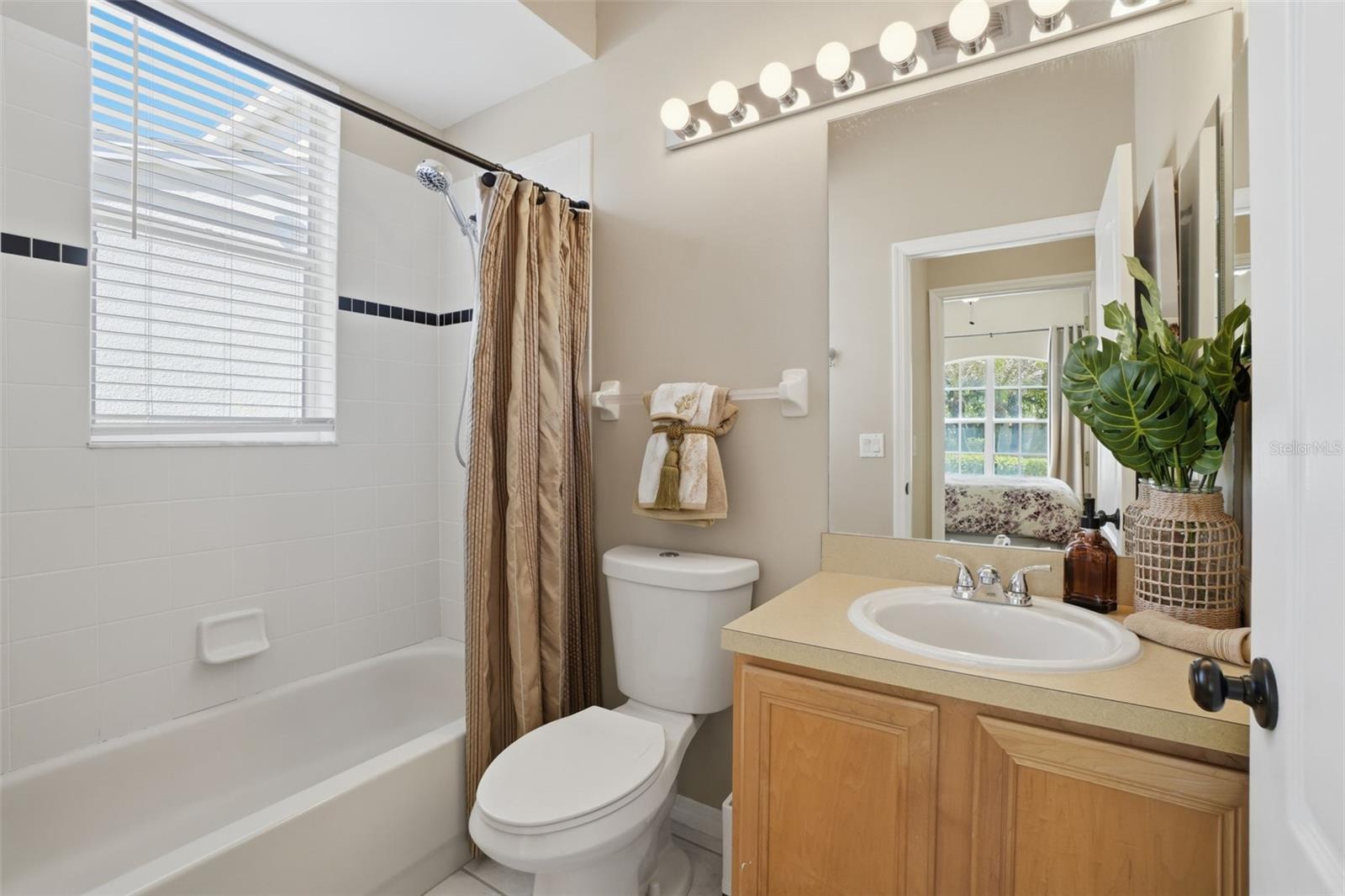 Image 18 of 37 For 5007 Bellthorn Drive