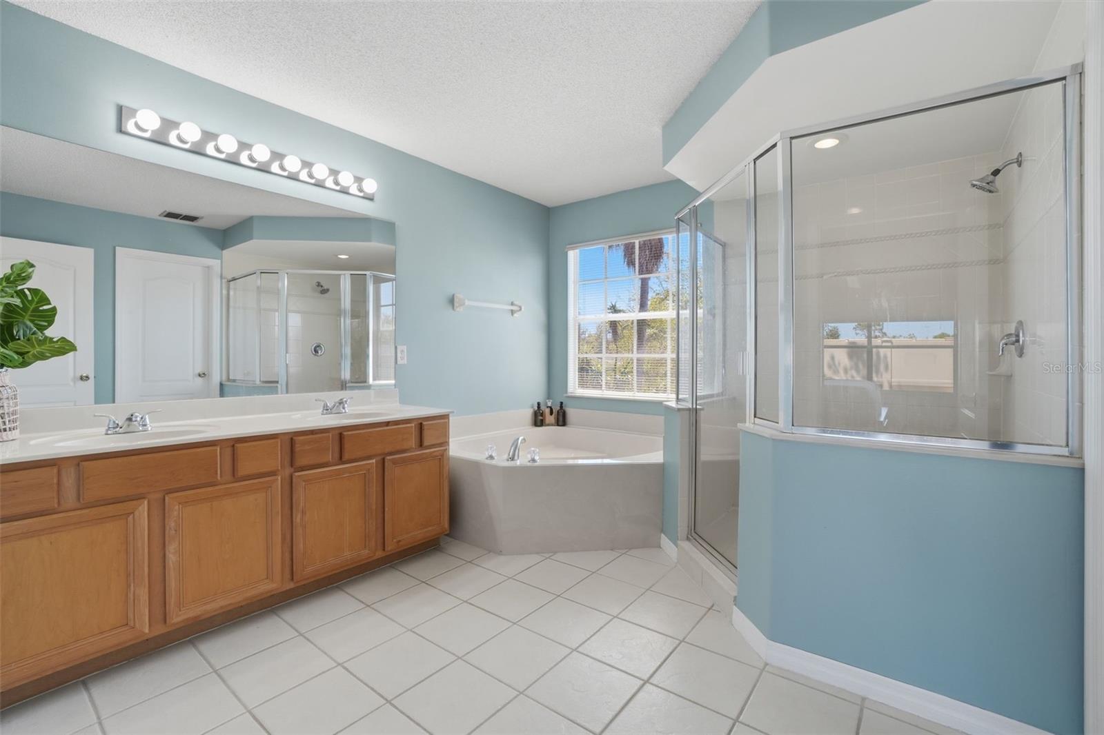 Image 22 of 37 For 5007 Bellthorn Drive