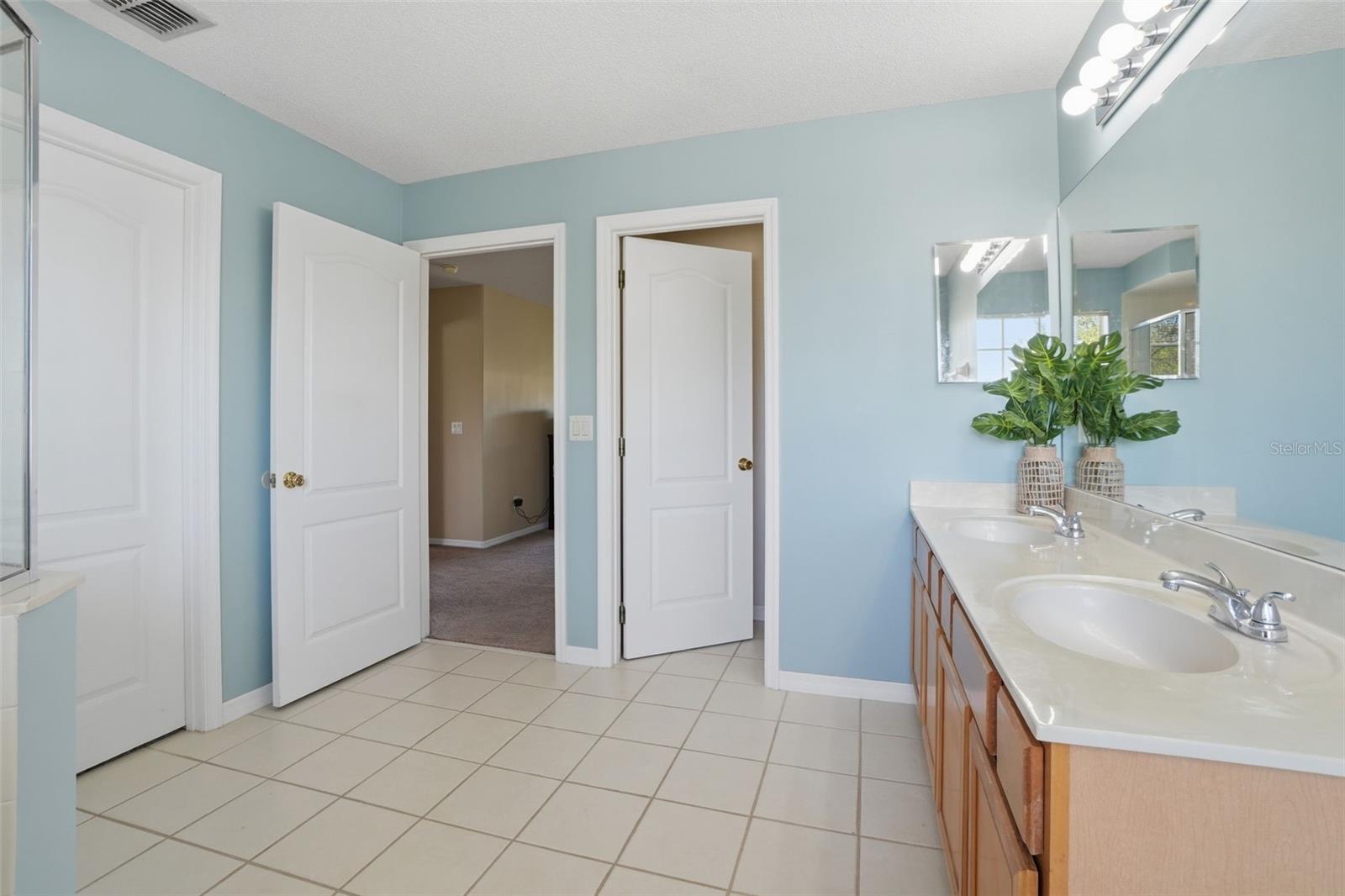 Image 23 of 37 For 5007 Bellthorn Drive