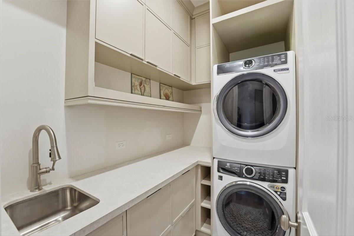 Listing photo id 29 for 9599 Blandford Road