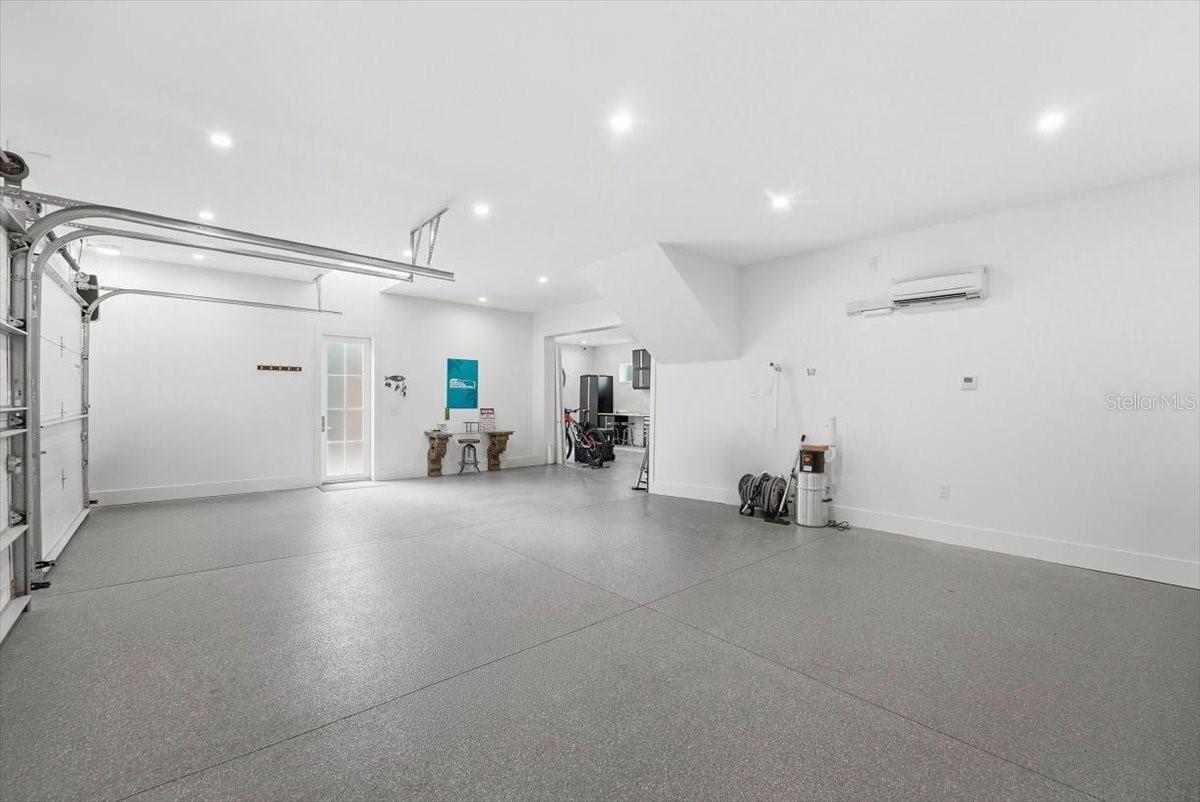 Listing photo id 35 for 9599 Blandford Road