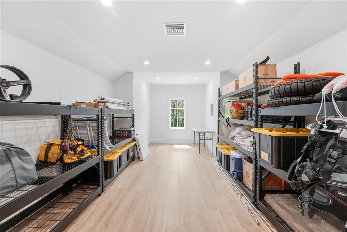 Listing photo id 40 for 9599 Blandford Road