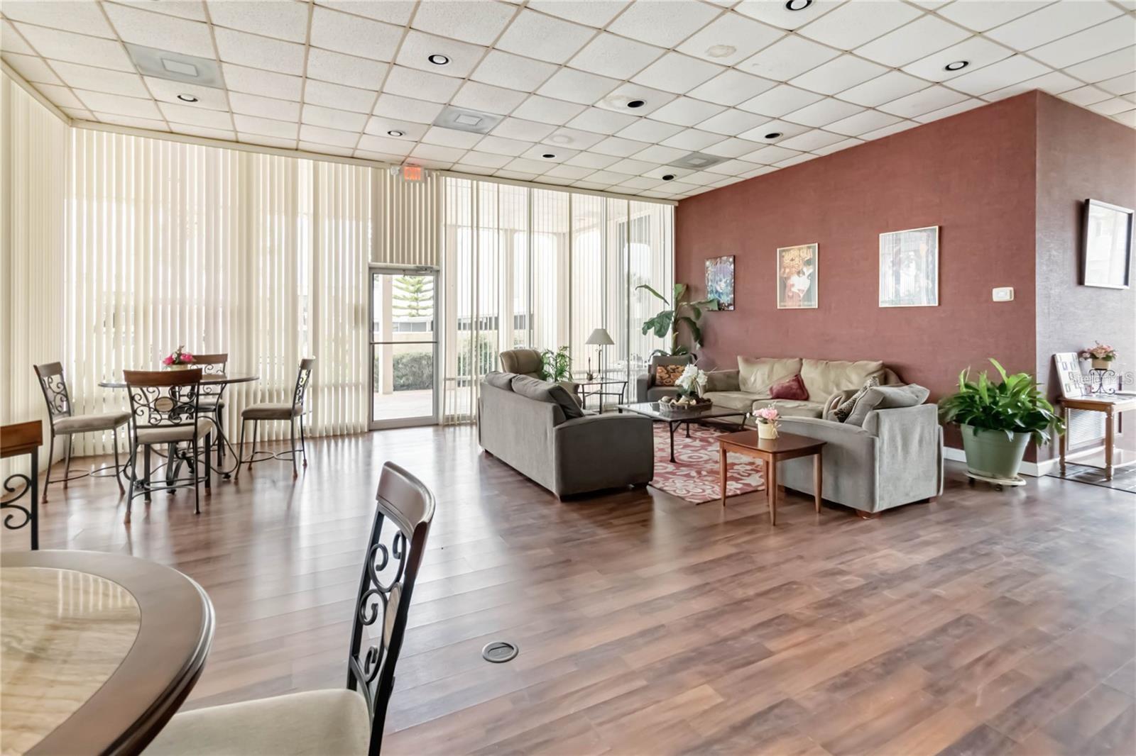 Image 21 of 24 For 512 Orange Drive 33