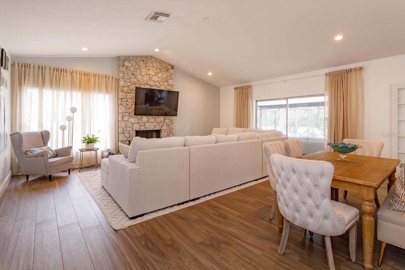 Image 5 of 24 For 8701 Master Link Court