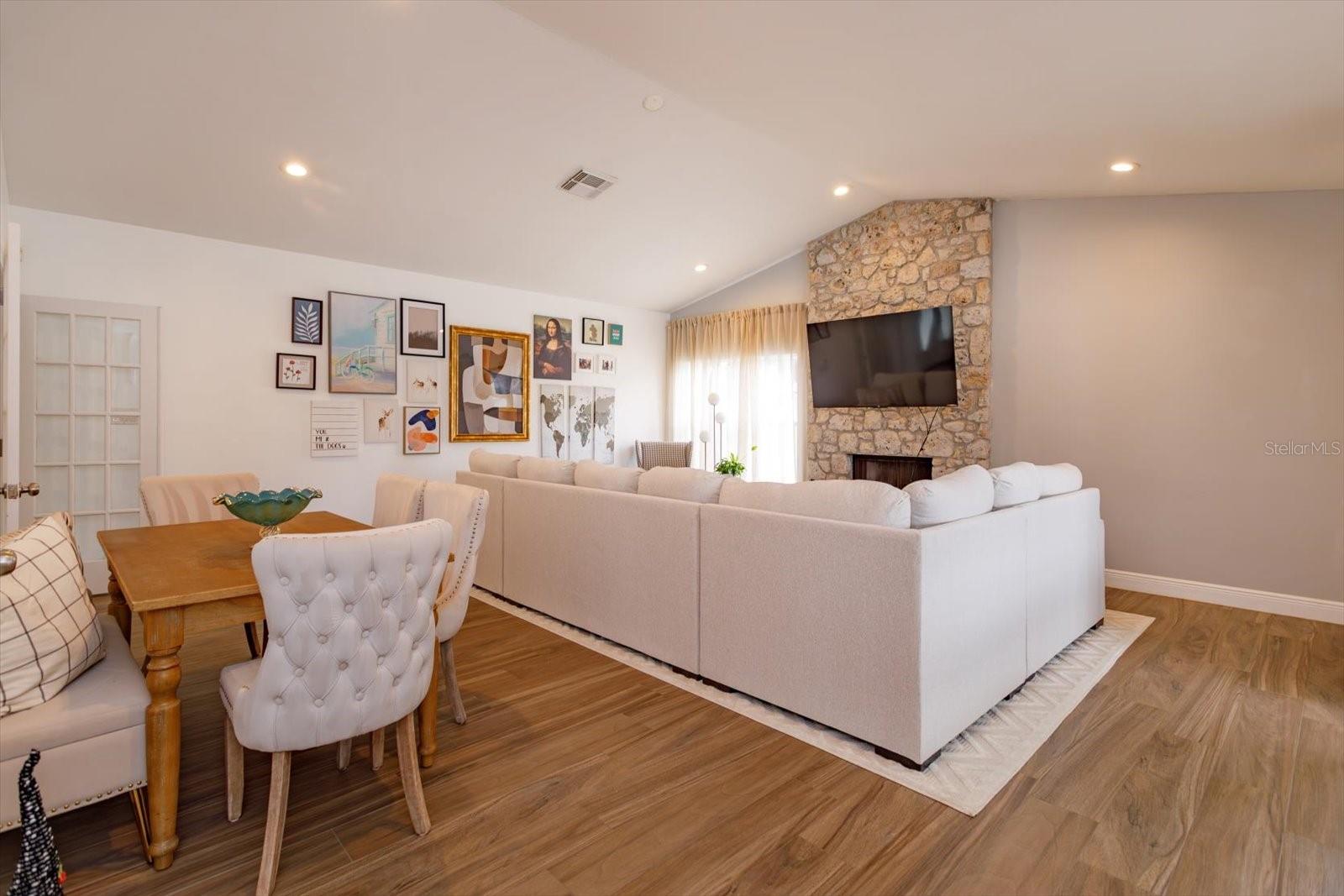 Image 7 of 24 For 8701 Master Link Court