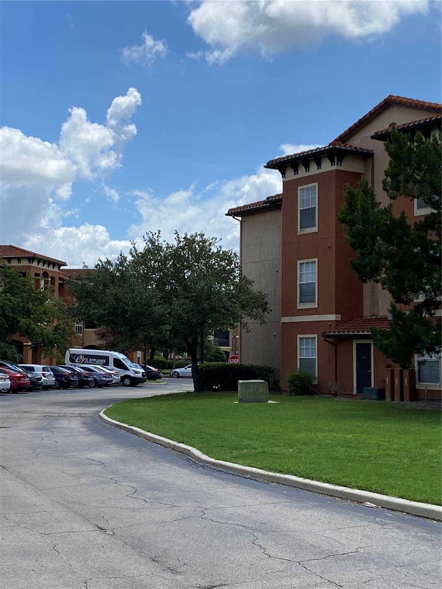 Image 24 of 33 For 6141 Metrowest Boulevard 308