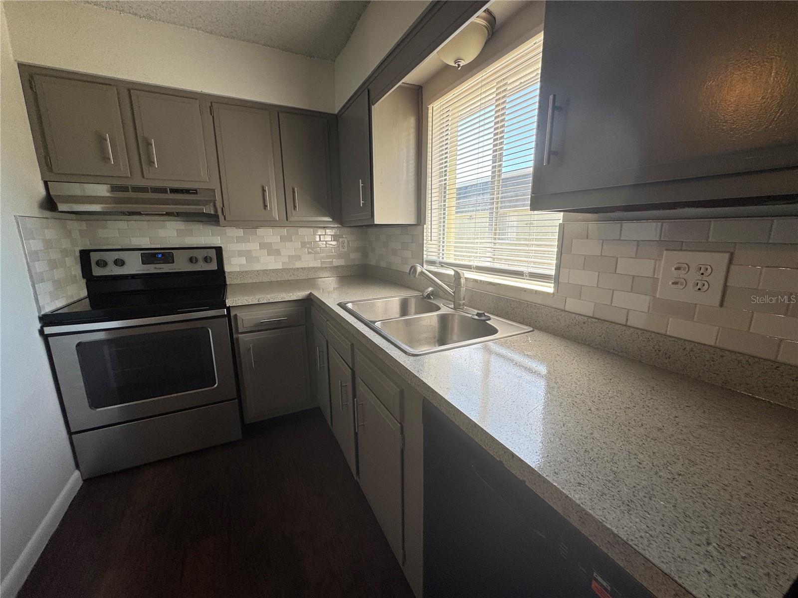 Image 5 of 12 For 525 Conway Road 220