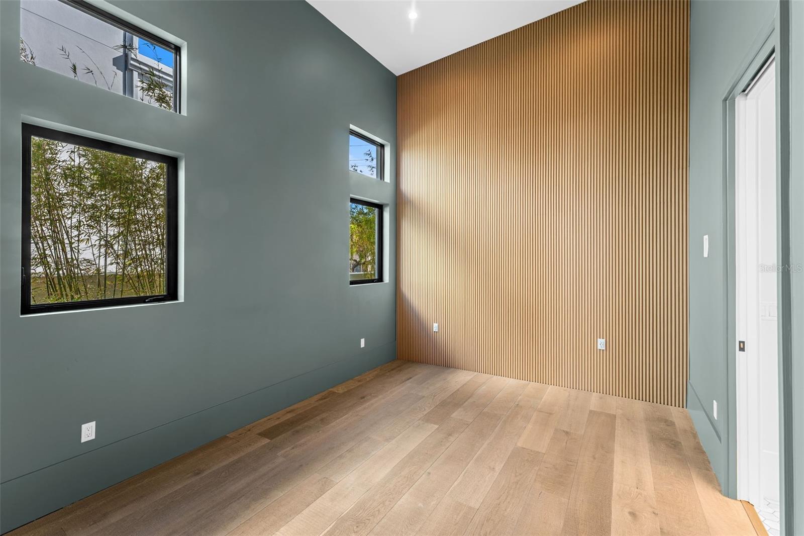 Image 29 of 83 For 1194 Peninsula Avenue