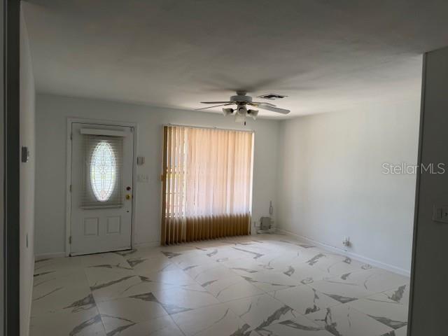 Image 8 of 24 For 208 Wilshire Drive