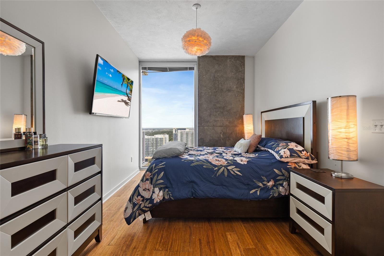 Image 21 of 41 For 155 Court Avenue 2305