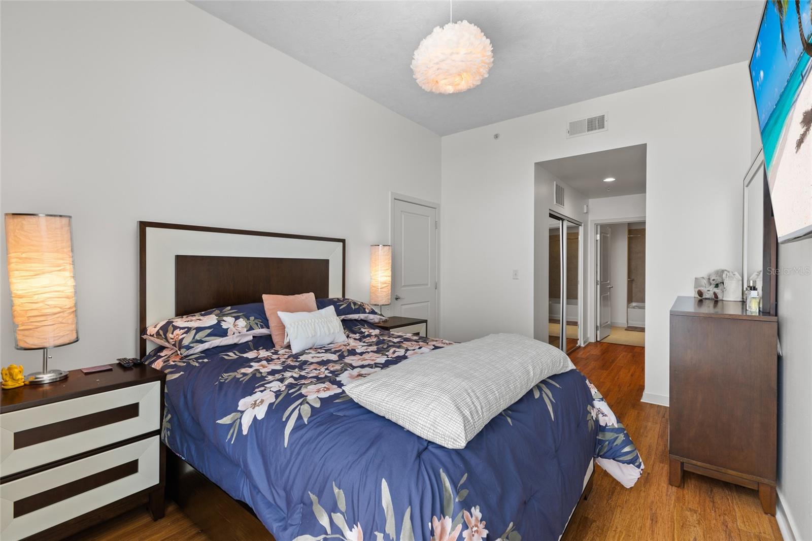 Image 22 of 41 For 155 Court Avenue 2305