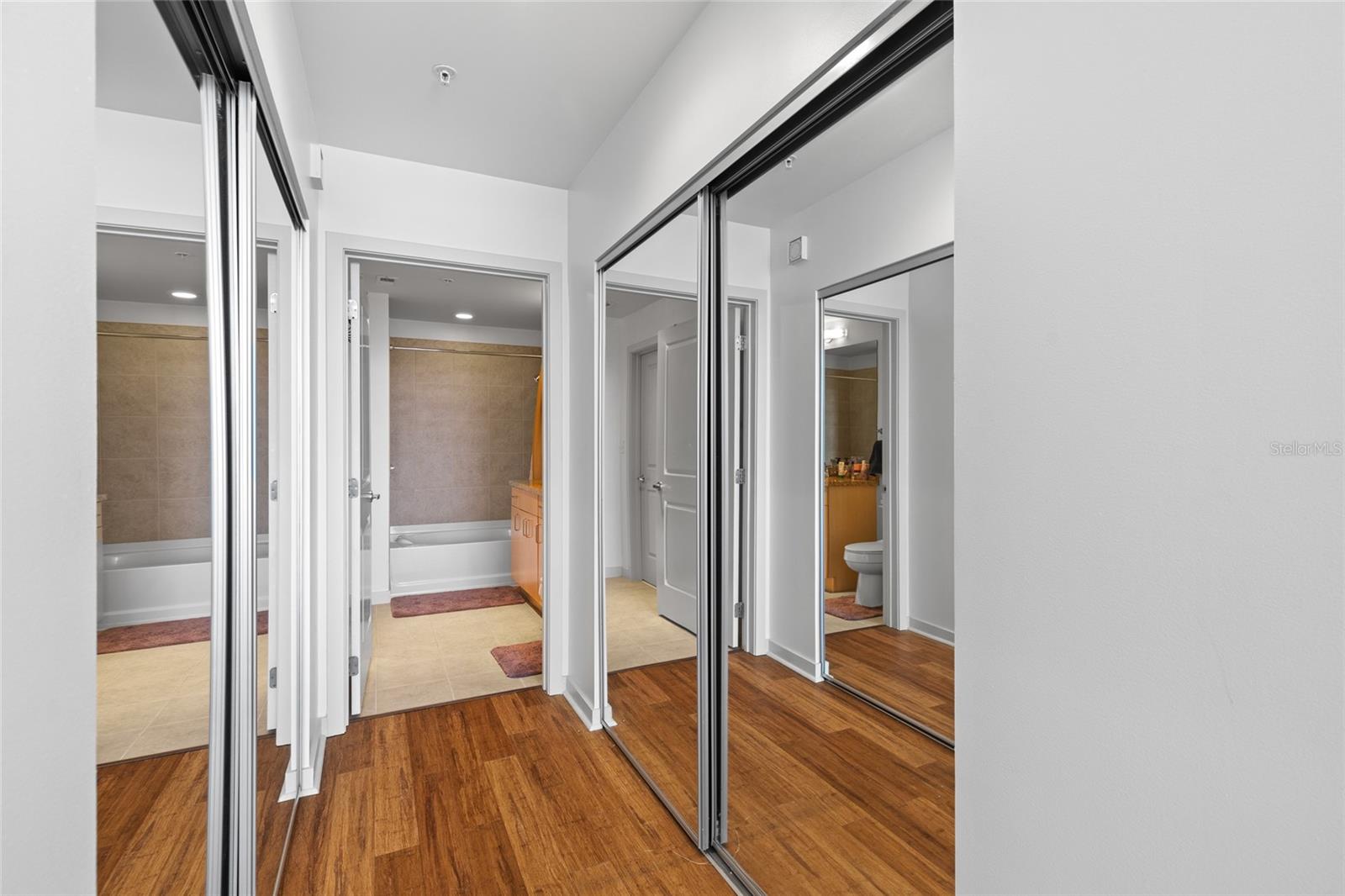 Image 23 of 41 For 155 Court Avenue 2305