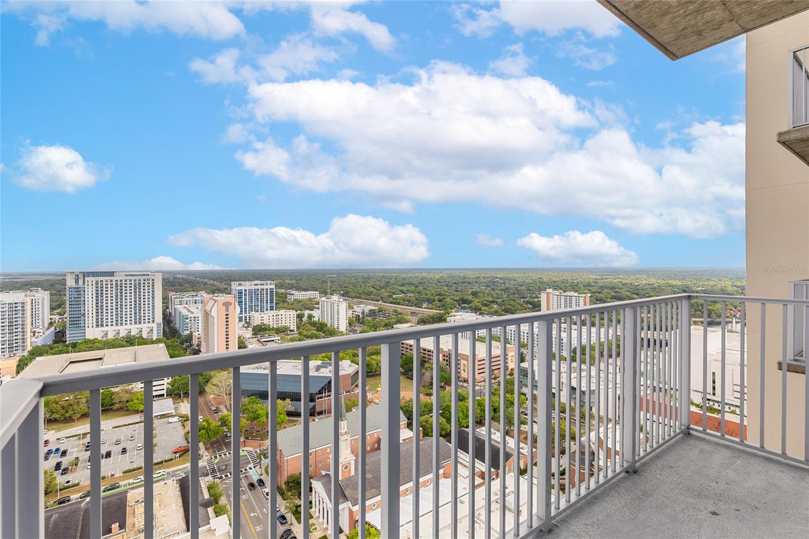 Image 27 of 41 For 155 Court Avenue 2305