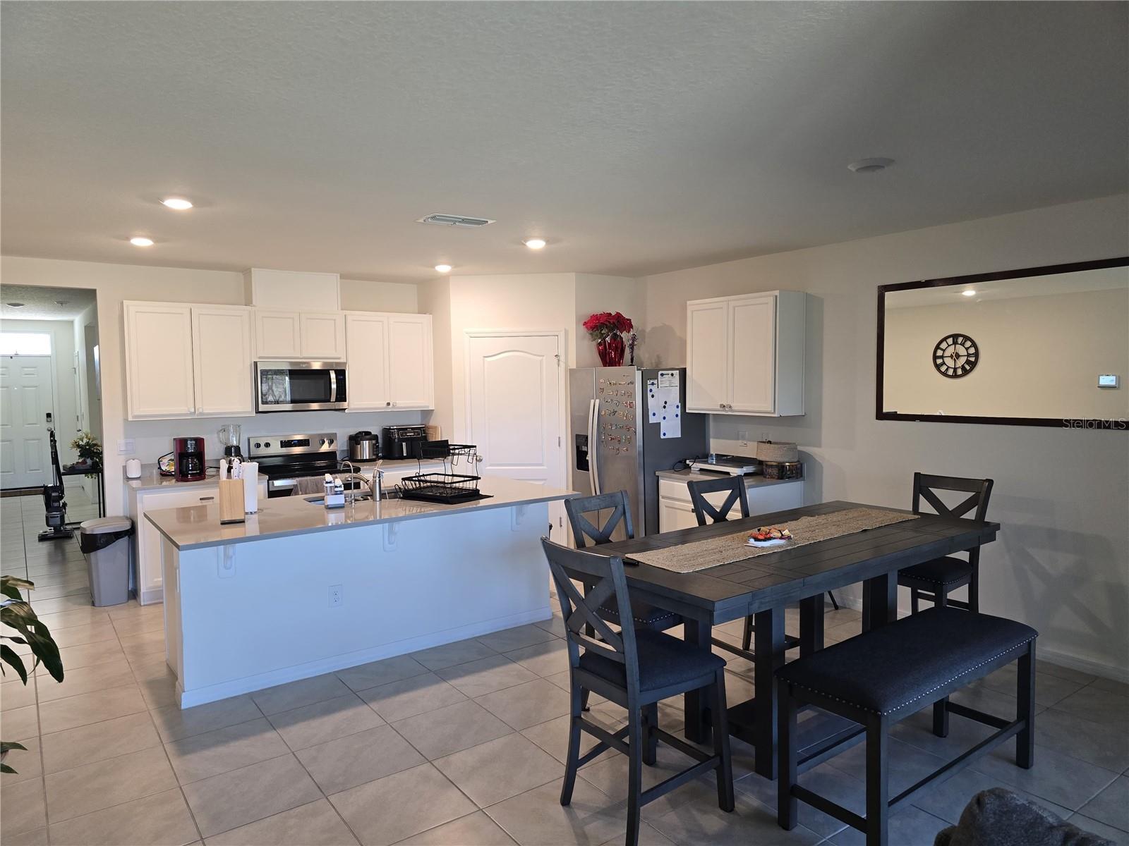 Image 2 of 4 For 873 Ambleside Drive